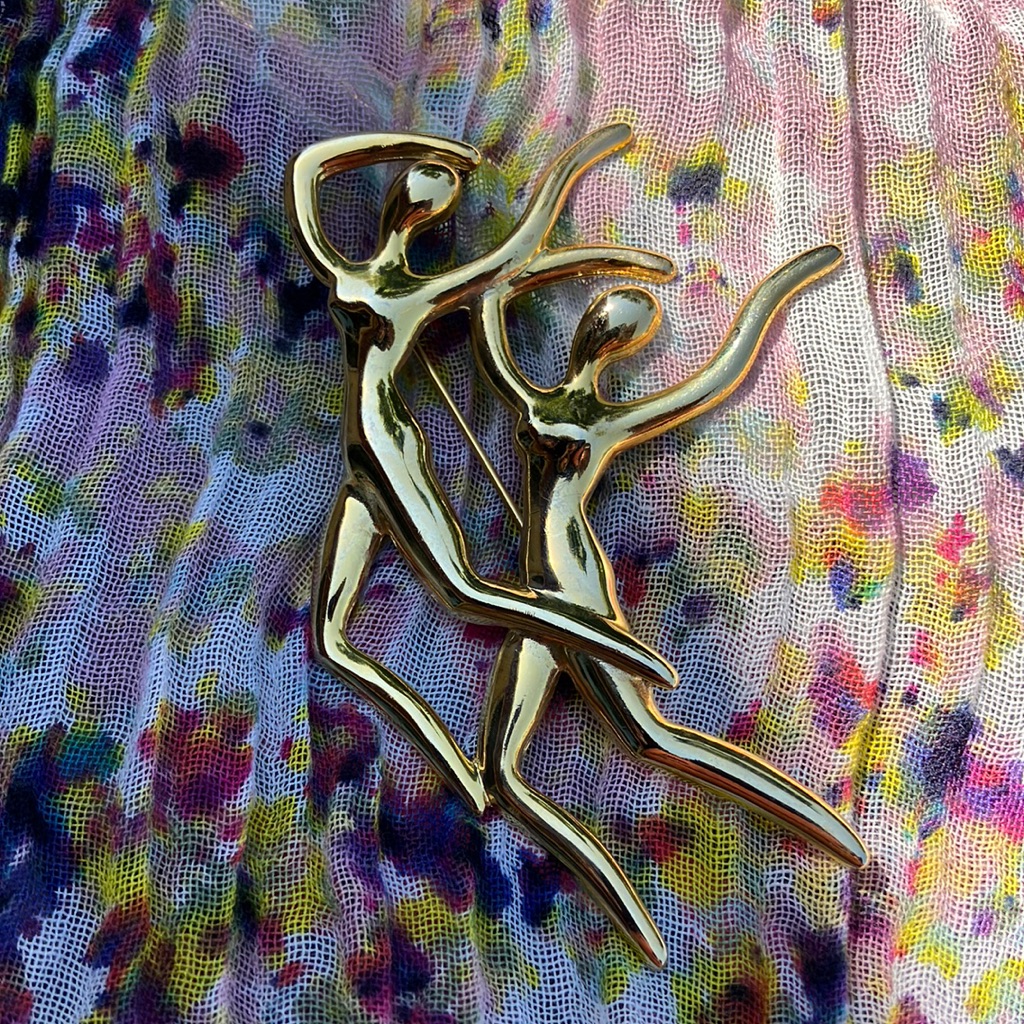 Pretty Dancing Ballerinas Brooch 8$